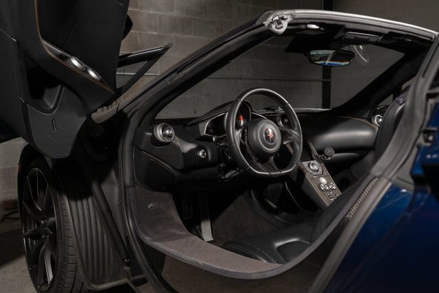 Used 2013 McLaren MP4-12C Spider RWD image 25