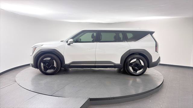 Used 2024 Kia EV9 Light Long Range RWD image 3