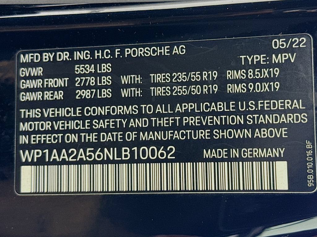 Certified 2022 Porsche Macan AWD/4WD image 34
