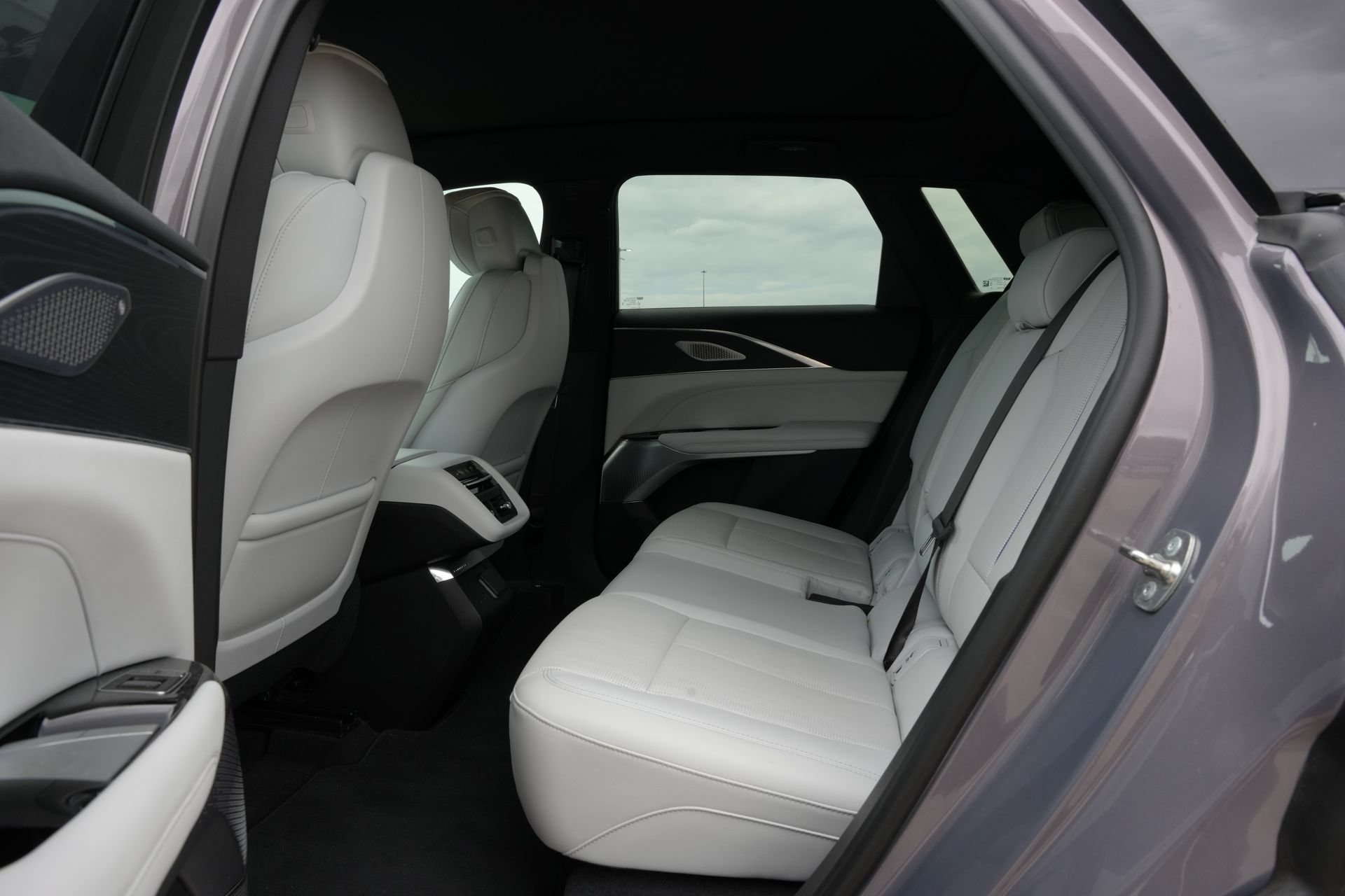 Certified 2024 Cadillac Lyriq Luxury AWD/4WD image 20