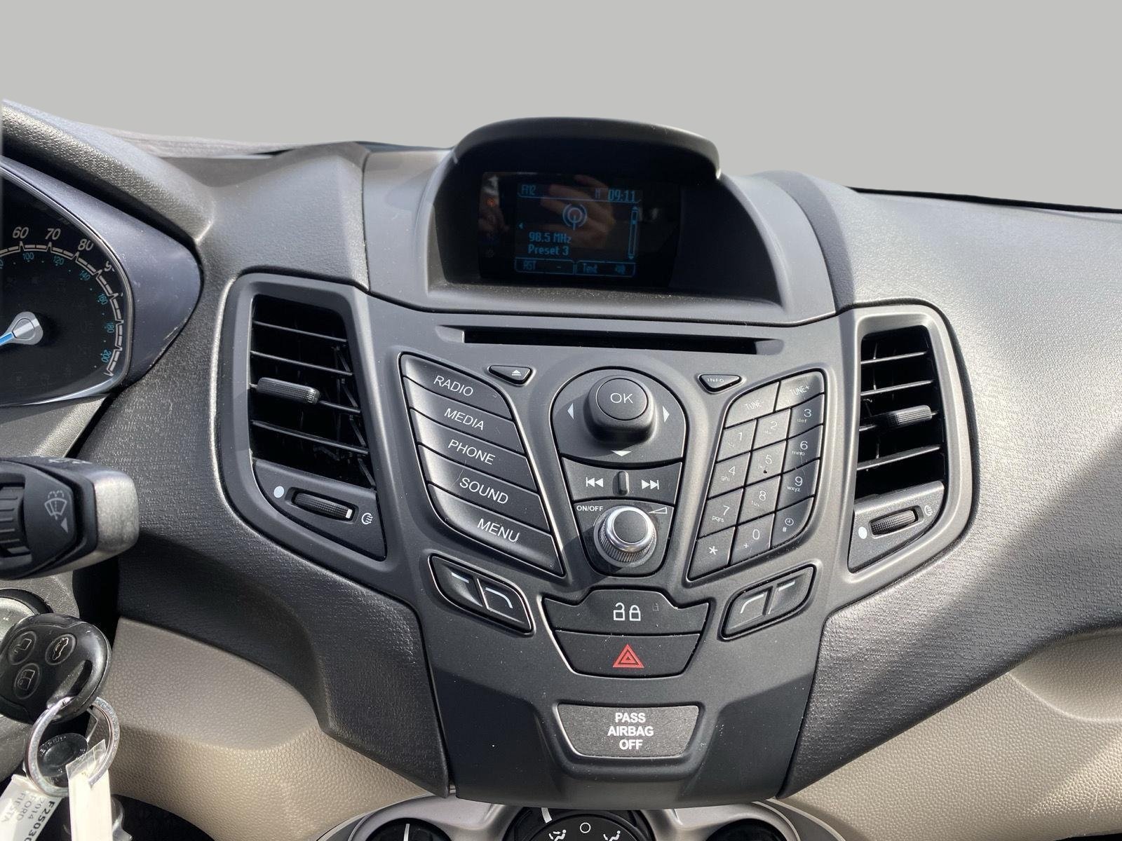 Used 2014 Ford Fiesta SE FWD image 17