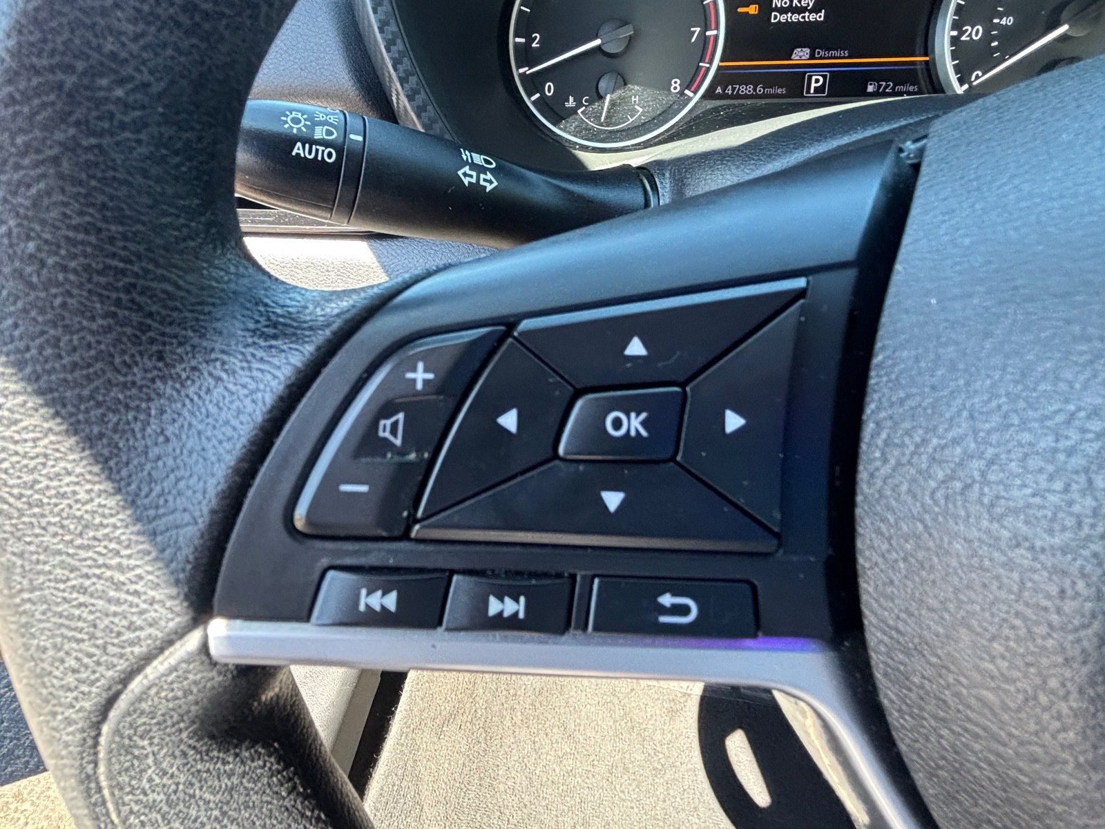 Used 2024 Nissan Sentra SV FWD image 22