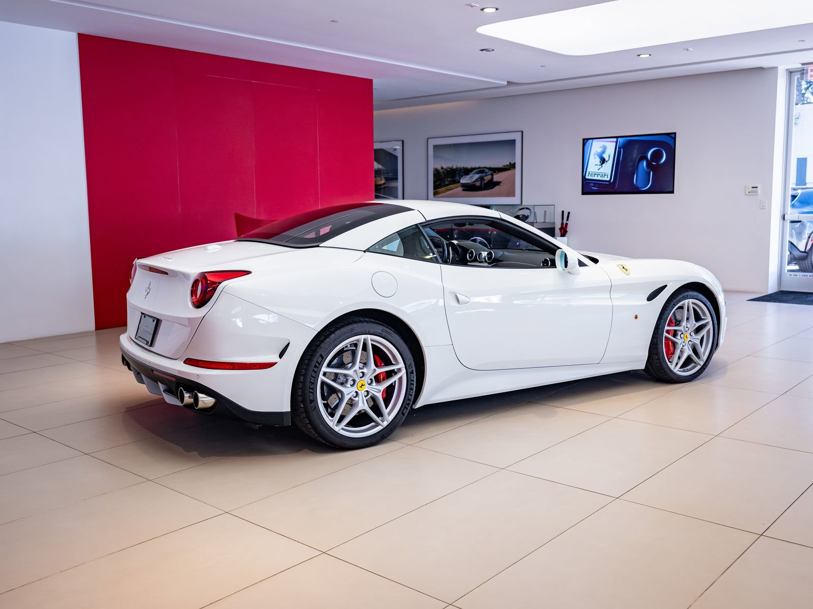 Certified 2016 Ferrari California T RWD image 34
