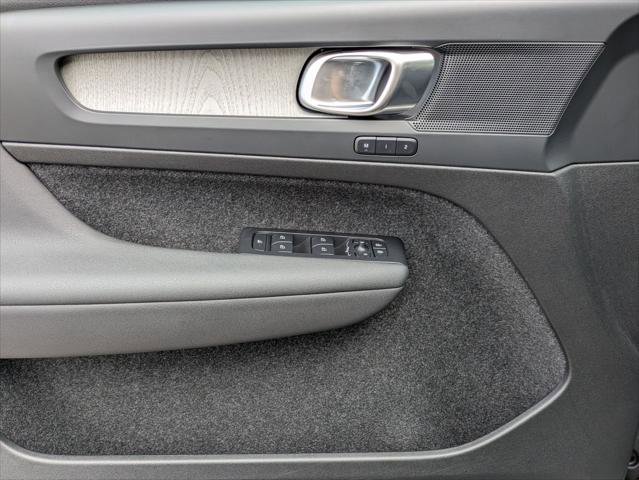 Used 2025 Volvo XC40 B5 Core w/ Protection Package Premier image 10
