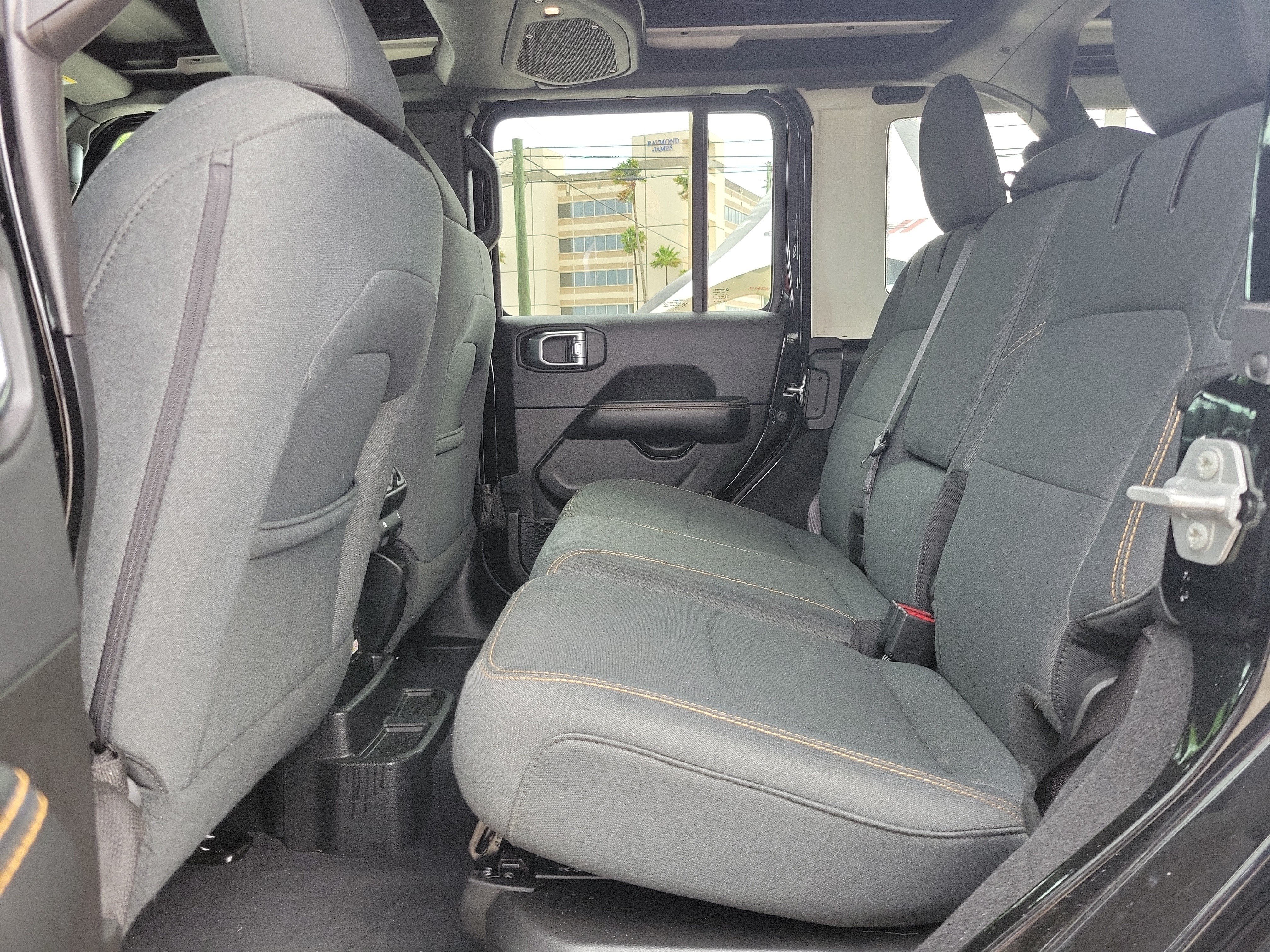 Used 2025 Jeep Wrangler Unlimited Sahara w/ Safety Group AWD/4WD image 8