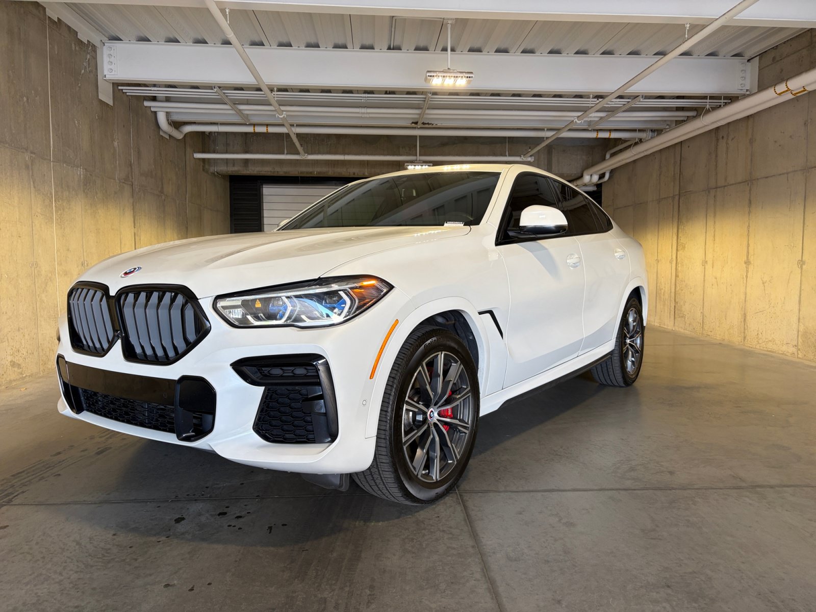 Used 2022 BMW X6 M50i w/ Executive Package AWD/4WD image 1