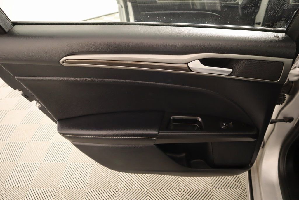 Used 2019 Ford Fusion SEL image 17