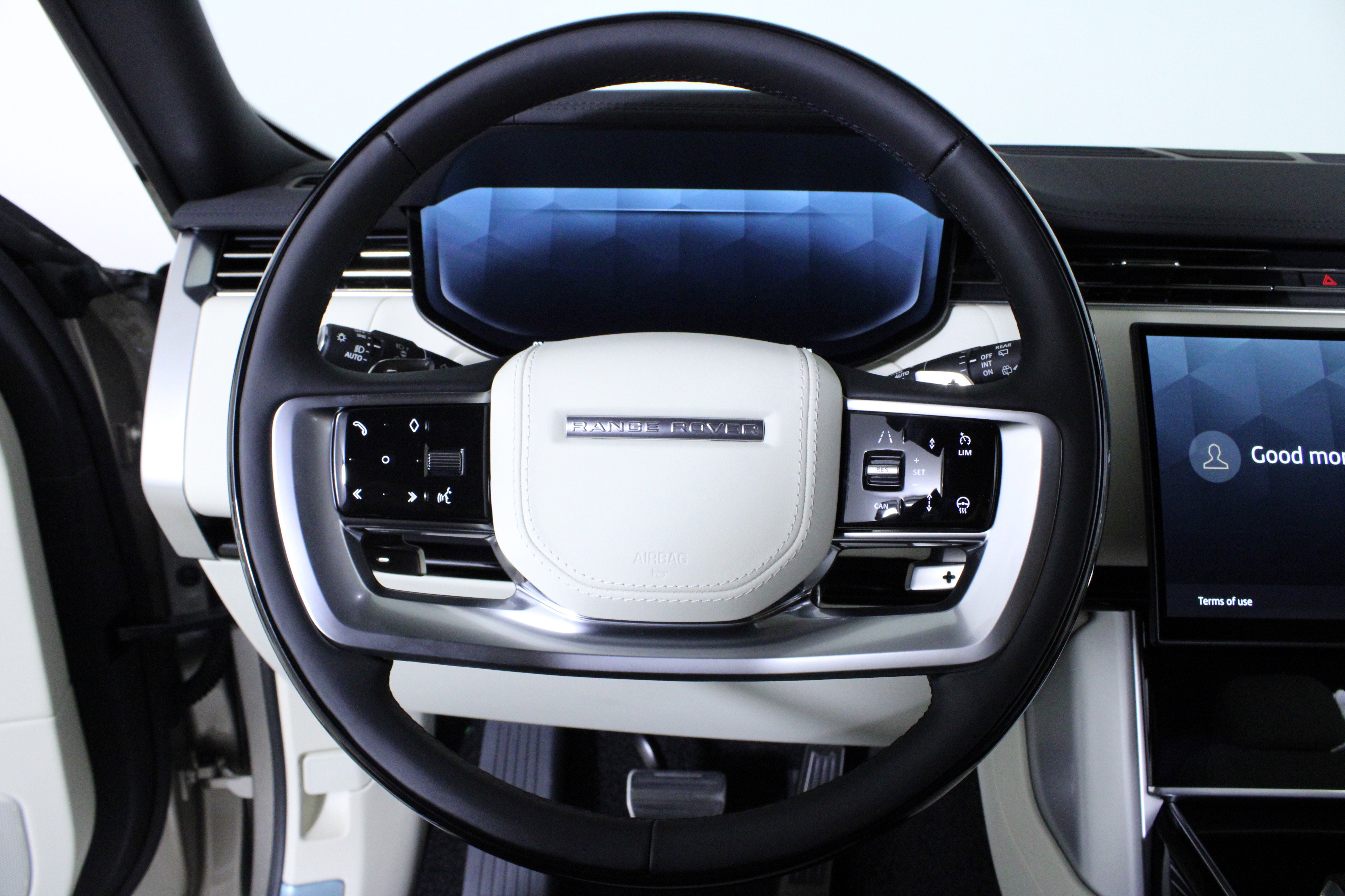 New 2026 Land Rover Range Rover SE image 17