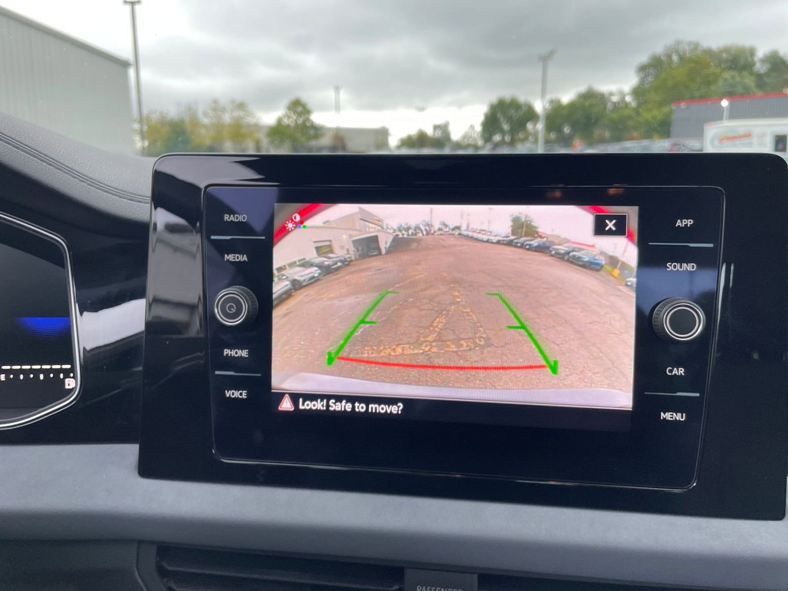 Used 2025 Volkswagen Jetta SE image 17