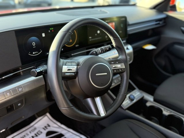 Certified 2025 Hyundai Kona SEL image 9