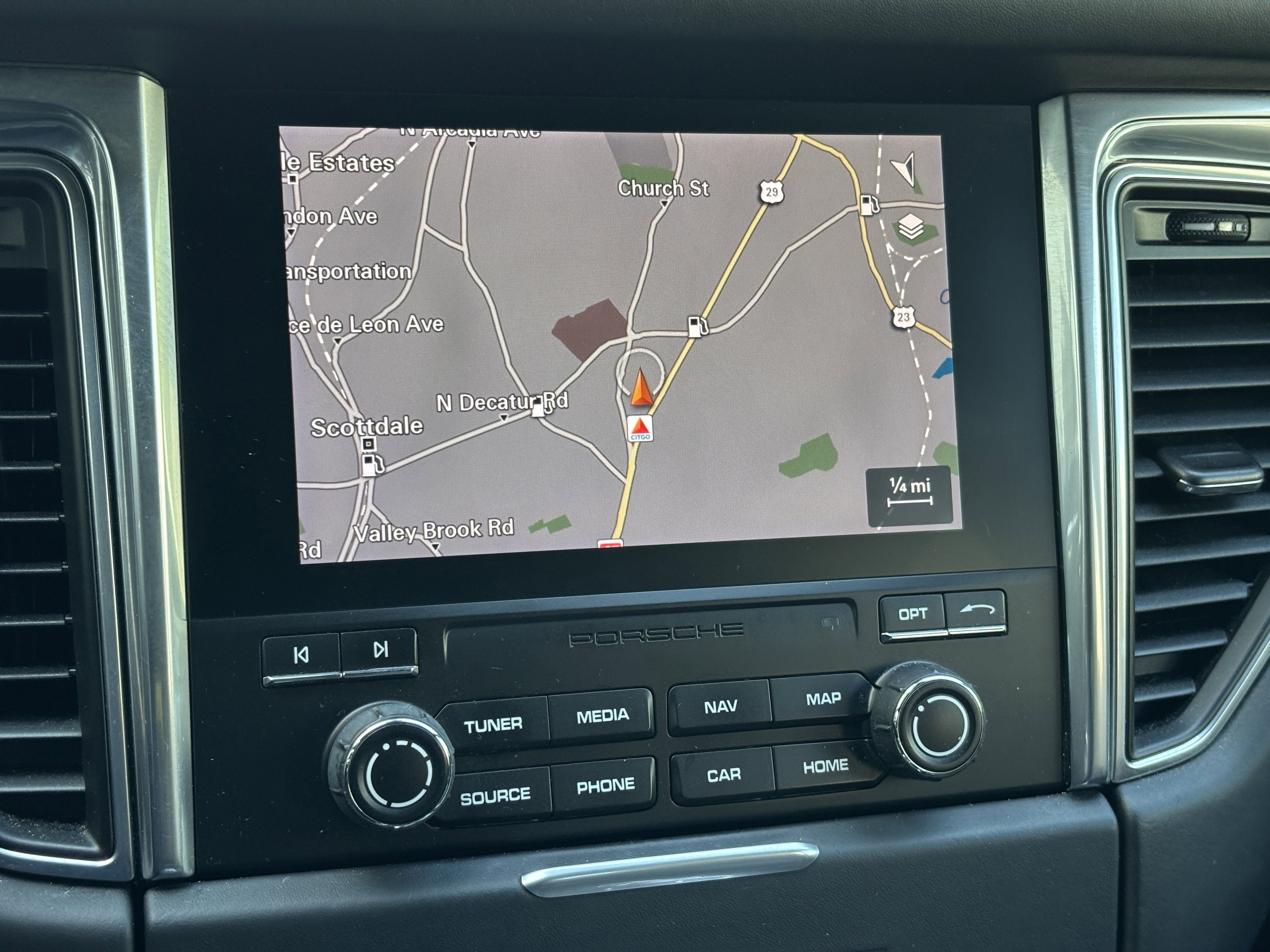 Used 2017 Porsche Macan GTS AWD/4WD image 12