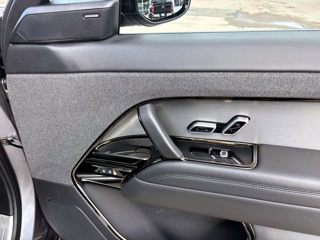 Used 2025 Land Rover Range Rover Sport SE image 18
