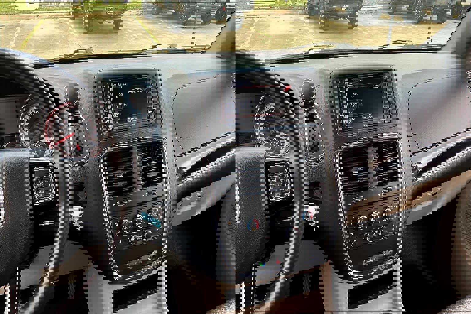 Used 2017 Dodge Grand Caravan SXT image 6