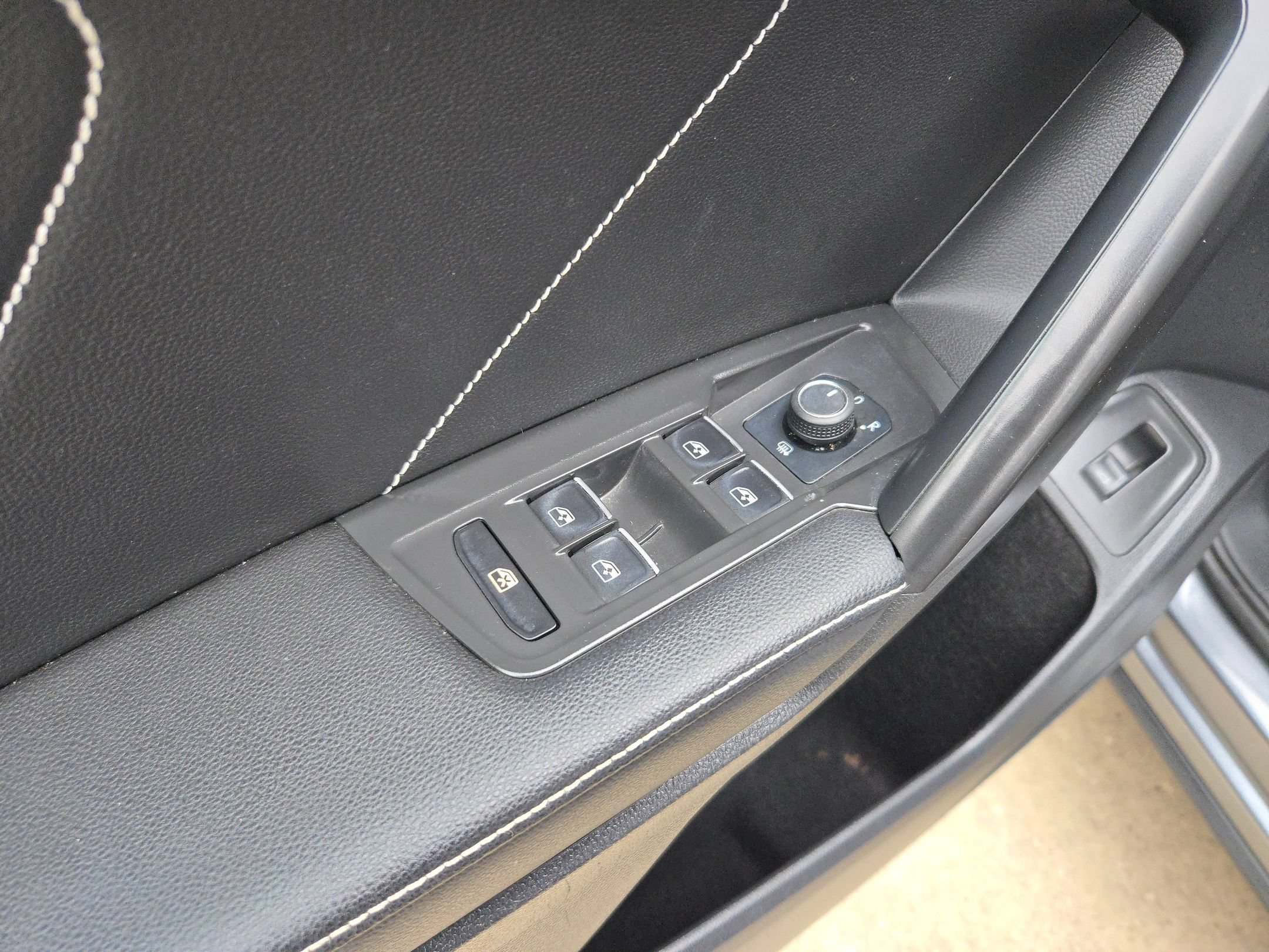Used 2022 Volkswagen Tiguan SE FWD image 13