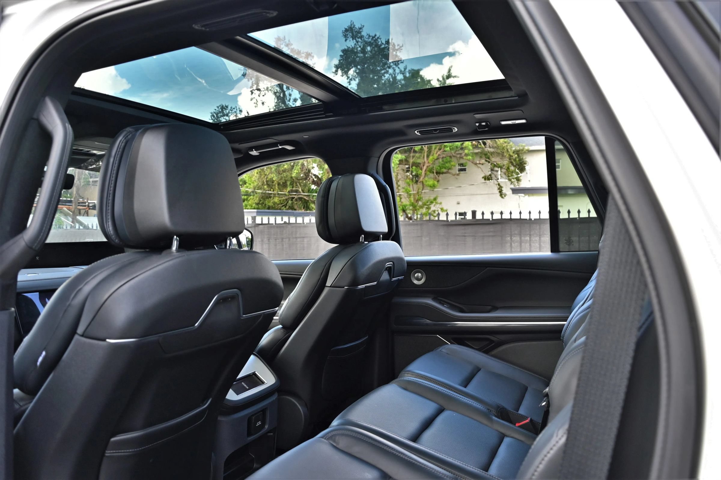 Used 2025 Lincoln Navigator Reserve w/ Jet Appearance Package AWD/4WD image 24