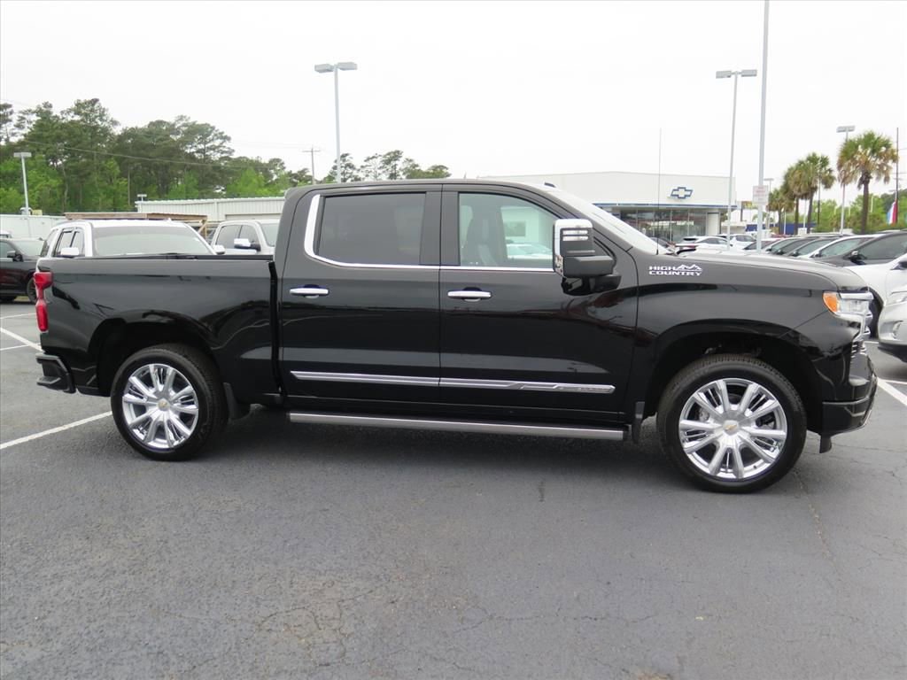 Used 2024 Chevrolet Silverado 1500 High Country w/ High Country Premium Package image 2