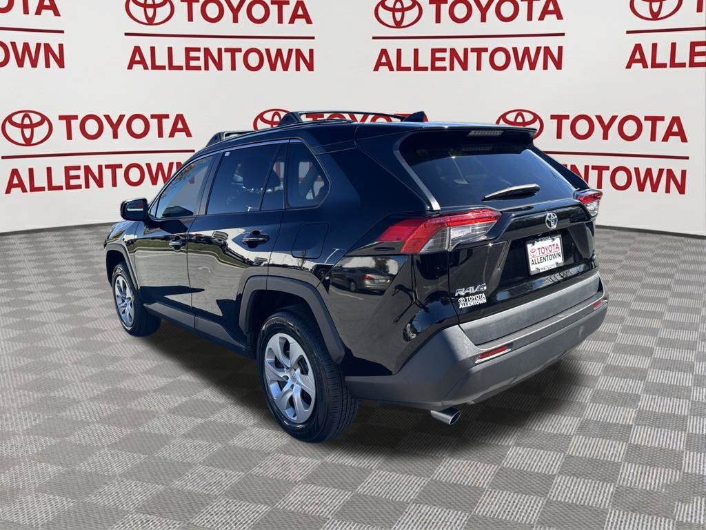 Used 2021 Toyota RAV4 LE AWD/4WD image 4