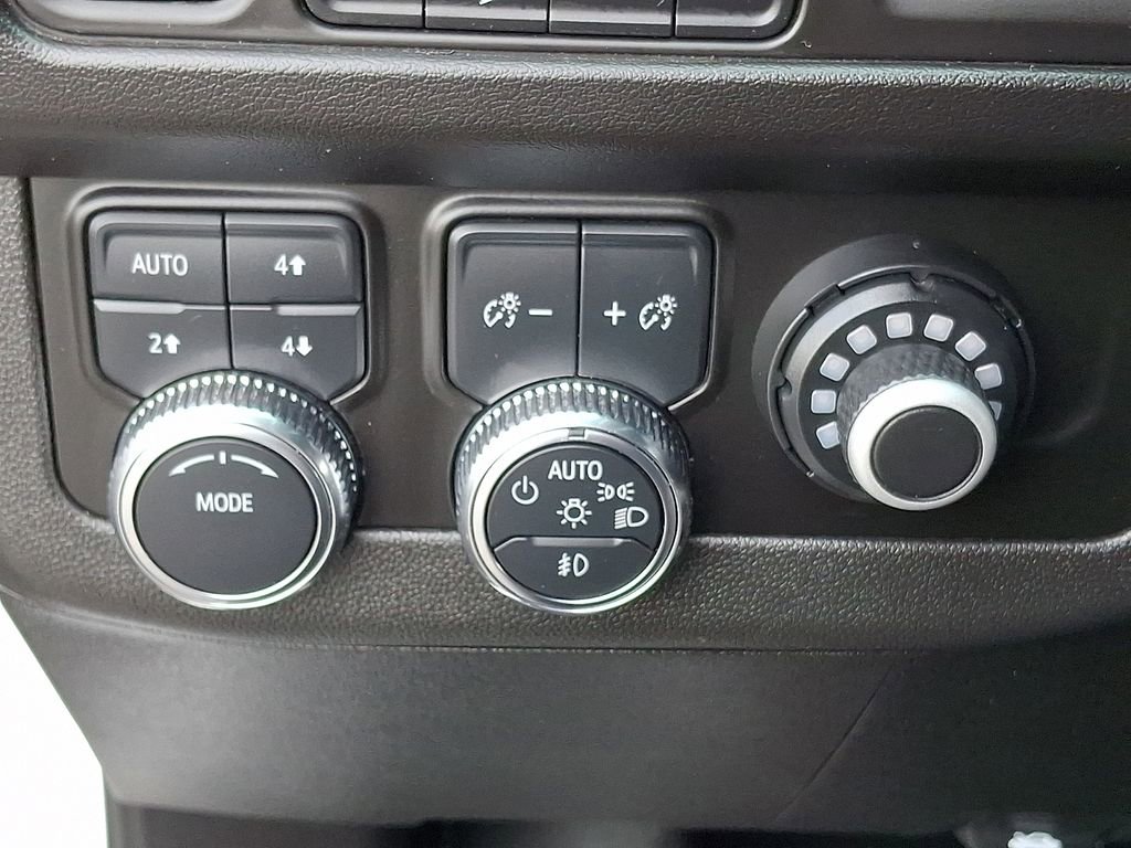Used 2024 GMC Yukon XL AT4 AWD/4WD image 27
