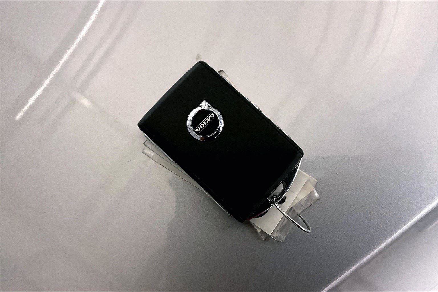 Used 2022 Volvo S60 B5 Momentum w/ Advanced Package image 9