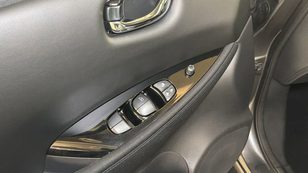 Used 2018 Nissan Leaf SV w/ SV Technology Package image 21
