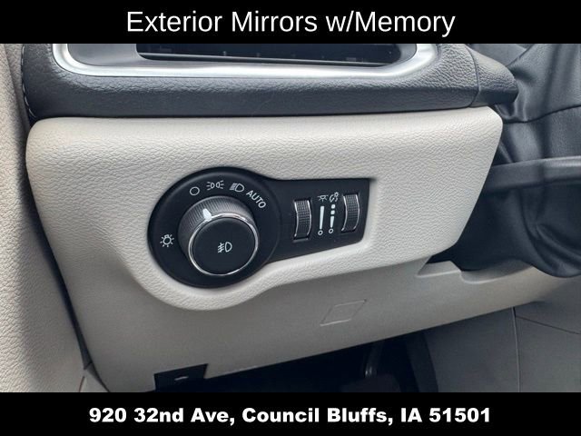 Used 2021 Chrysler Pacifica Limited AWD/4WD image 23