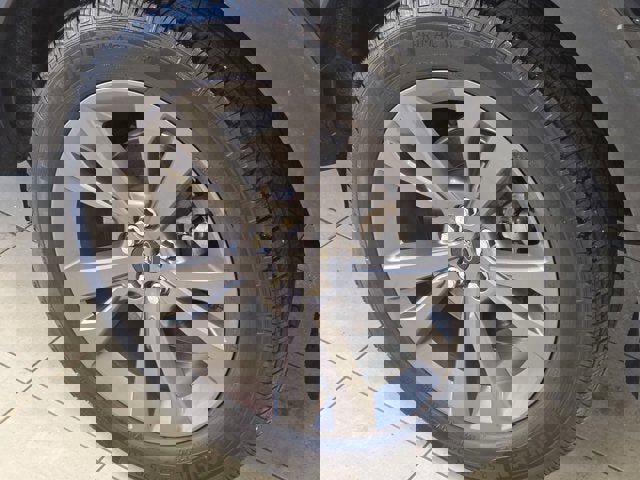 Used 2024 Ford Explorer XLT w/ Equipment Group 202A AWD/4WD image 19