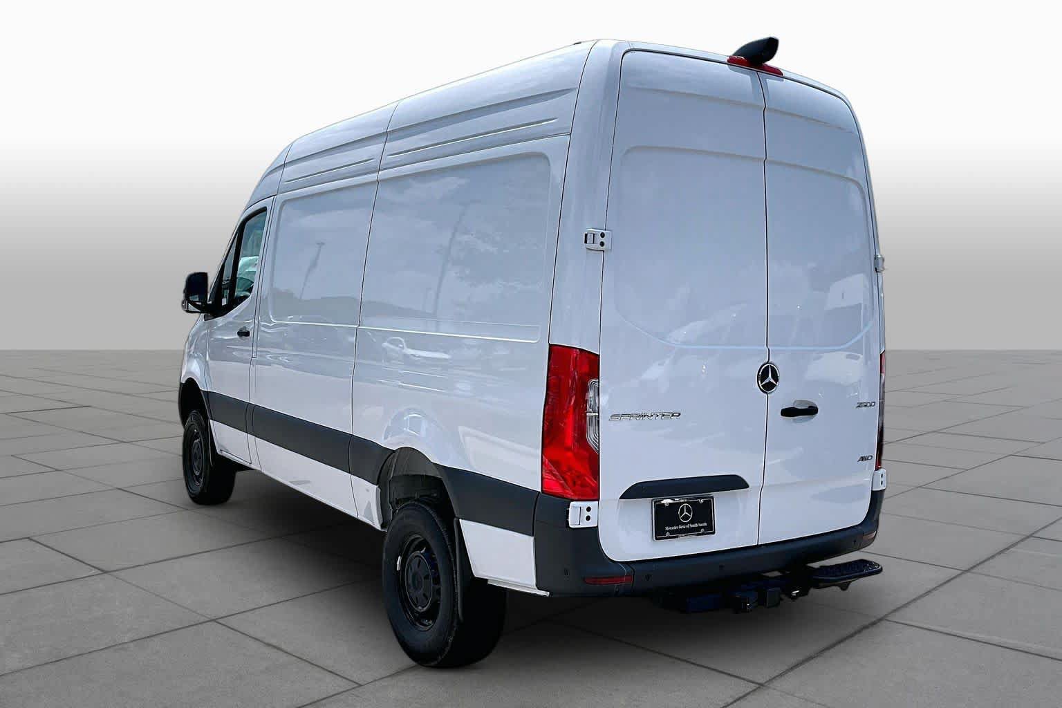 Used 2025 Mercedes-Benz Sprinter 2500 image 12