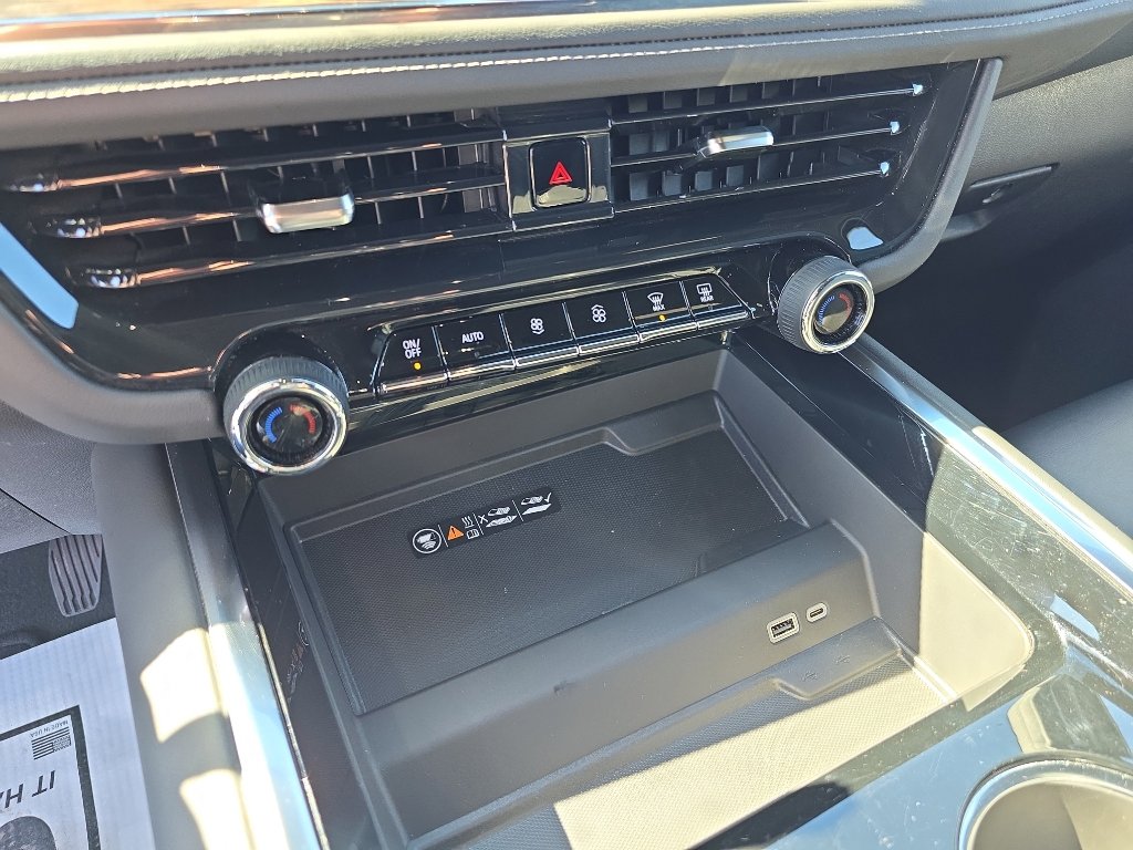 Certified 2025 Chevrolet Suburban Z71 image 18