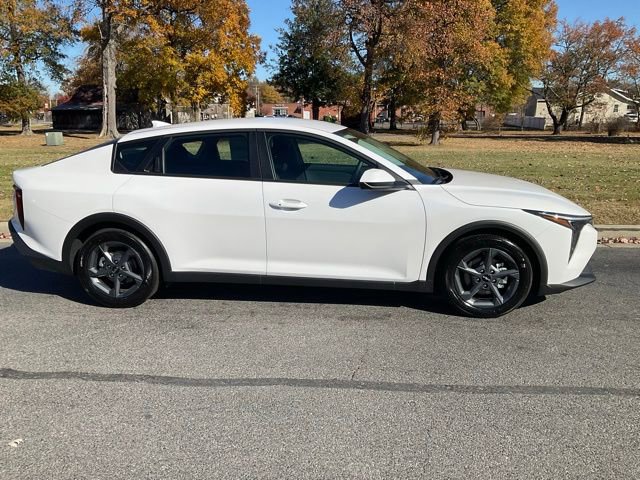 New 2025 Kia K4 LXS image 10