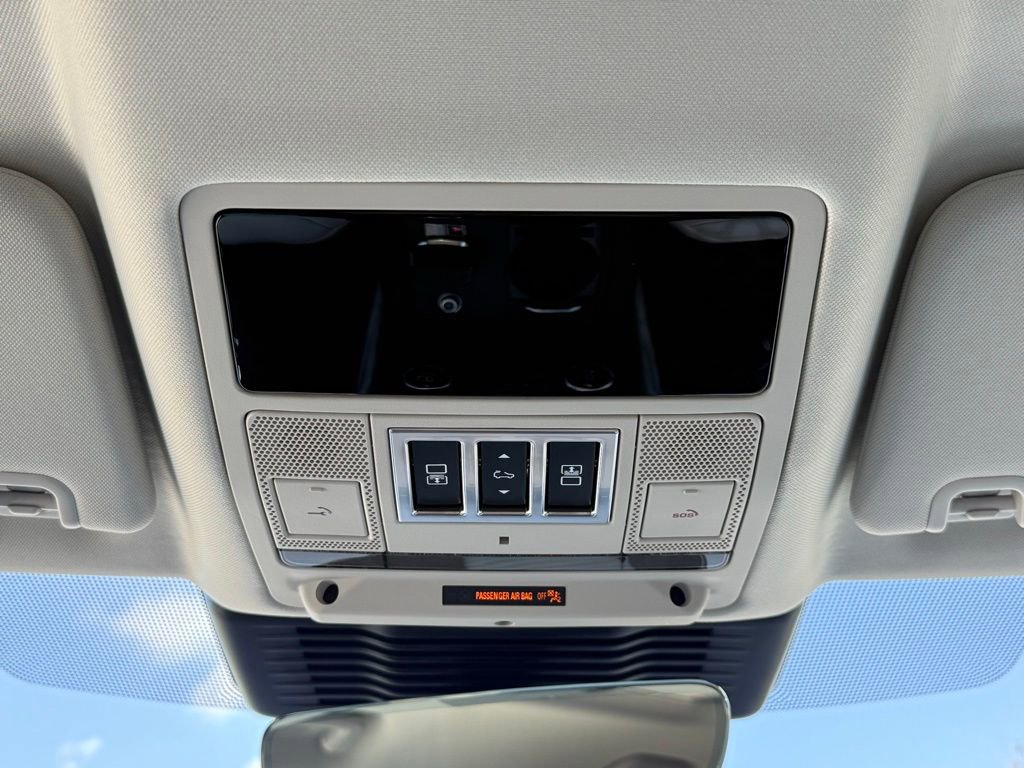 Certified 2025 Land Rover Discovery S image 28