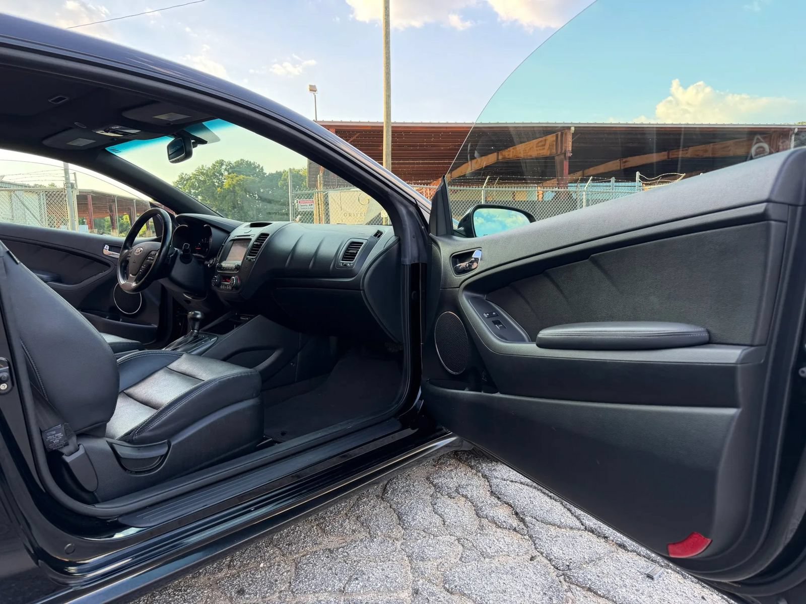 Used 2016 Kia Forte Koup SX w/ SX Premium Package FWD image 9