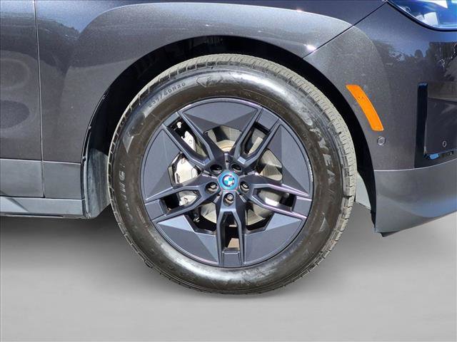 Certified 2024 BMW iX xDrive50 w/ Premium Package AWD/4WD image 25