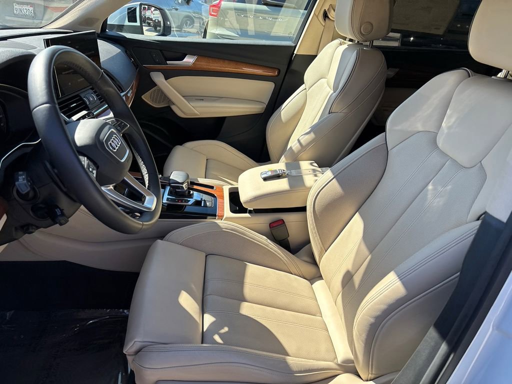 Used 2023 Audi Q5 e Premium Plus w/ Premium Plus Package image 9