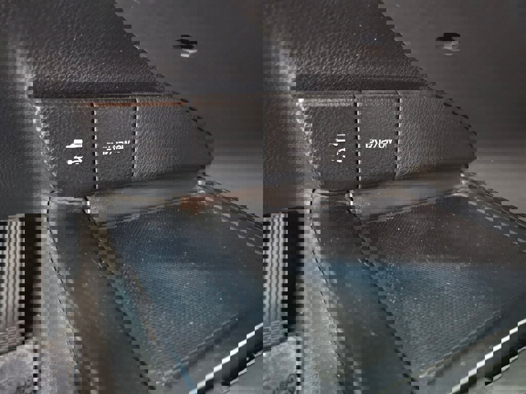 Used 2018 Toyota Camry LE image 24