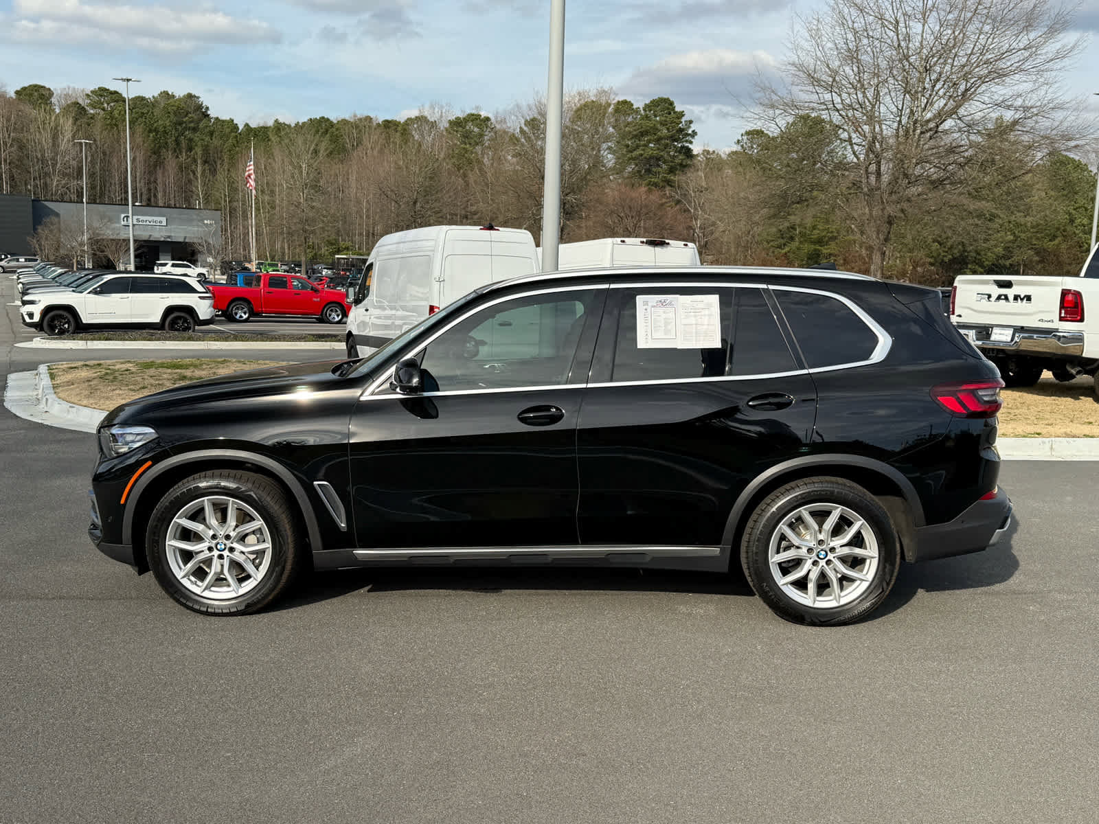Used 2023 BMW X5 xDrive40i w/ Premium Package image 2