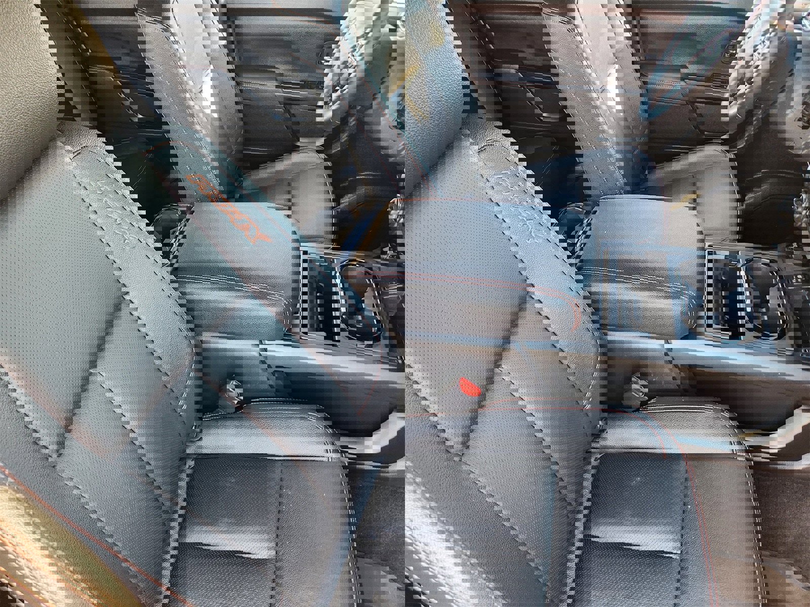 Used 2024 Nissan Titan PRO-4X w/ Pro-4x Convenience Package image 15