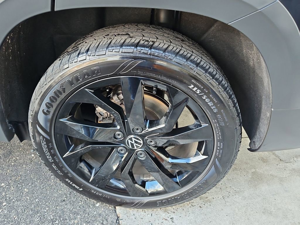 Used 2024 Volkswagen Taos SE image 34