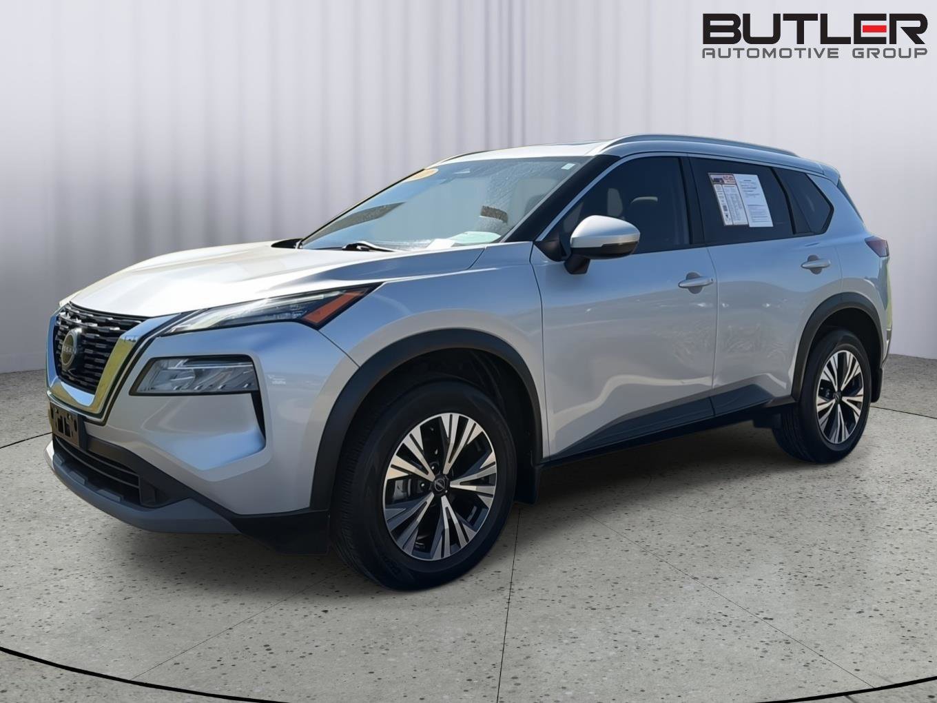 Used 2022 Nissan Rogue SV w/ SV Premium Package FWD image 2