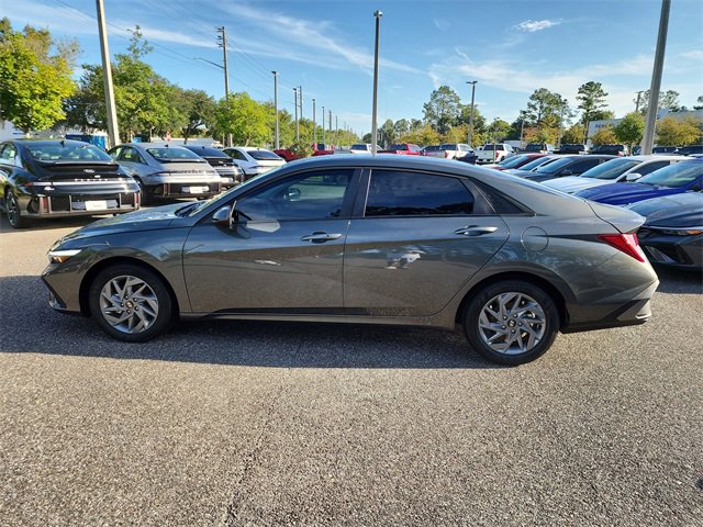 New 2025 Hyundai Elantra Blue image 4