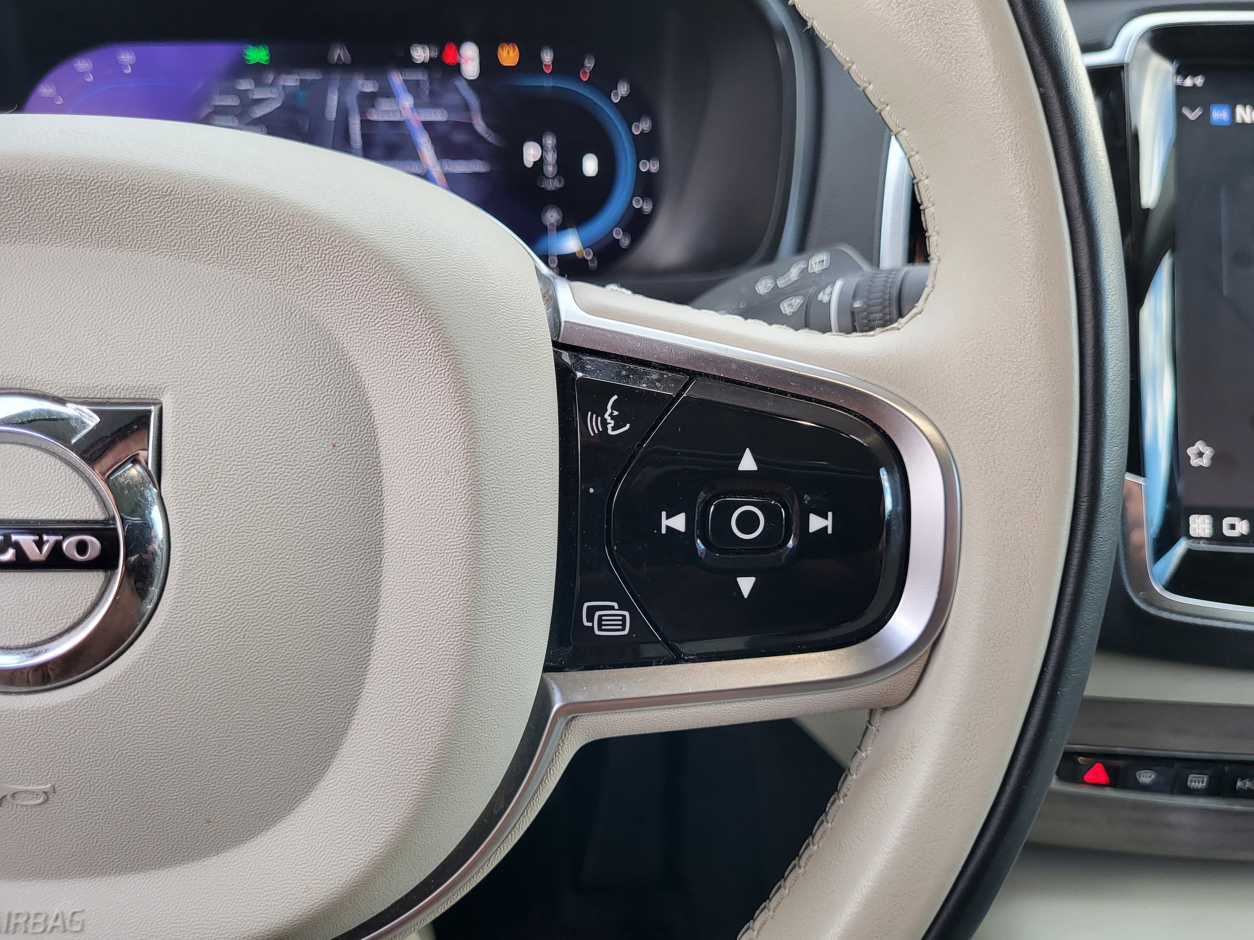 Certified 2023 Volvo XC90 B6 Ultimate w/ Protection Package Premier image 20