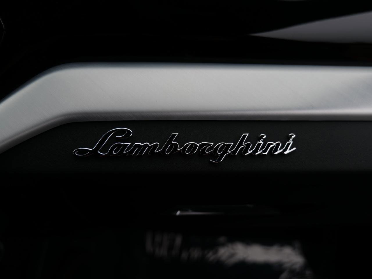 Used 2021 Lamborghini Urus AWD/4WD image 37