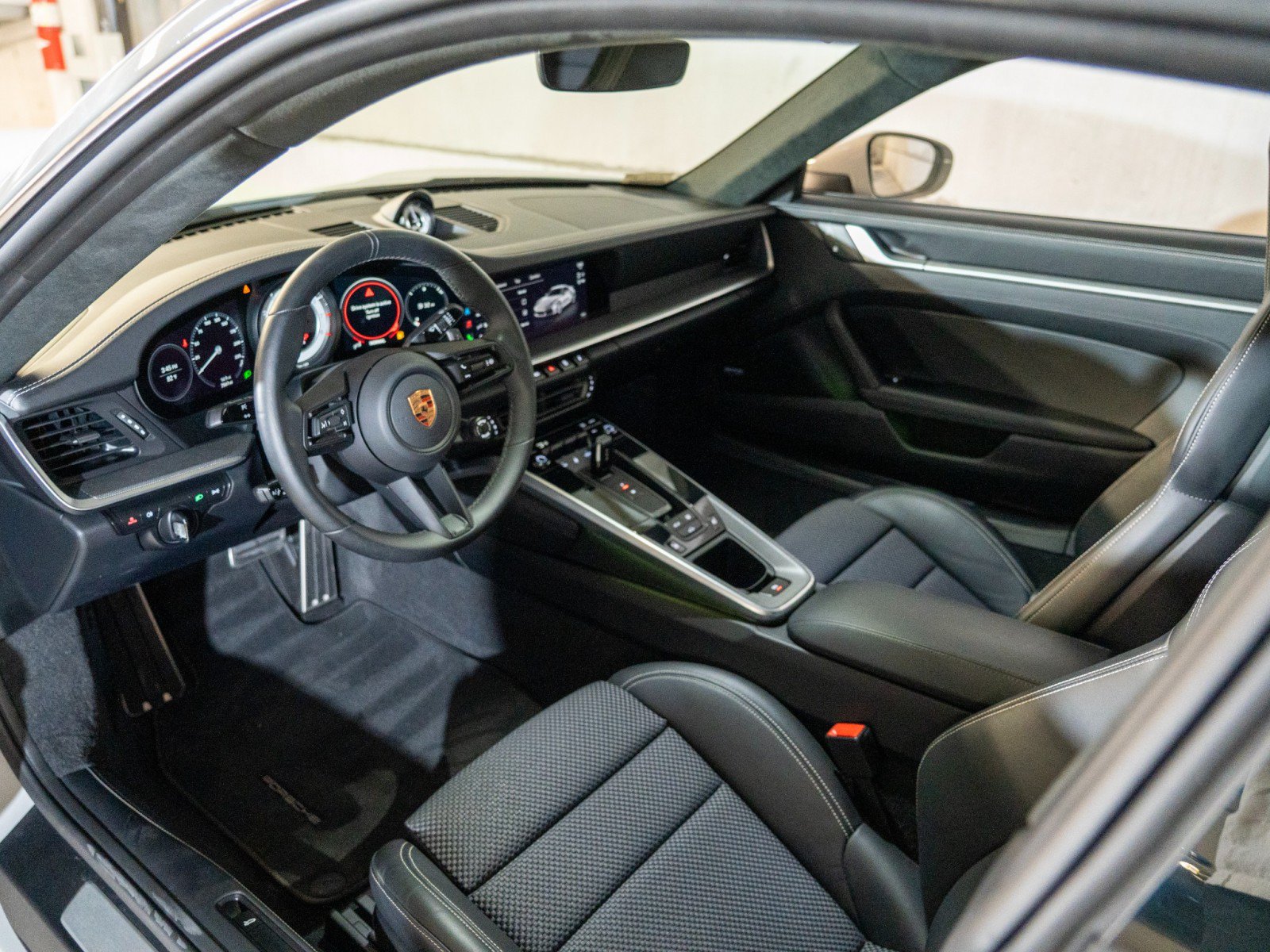 Certified 2025 Porsche 911 Turbo AWD/4WD image 4