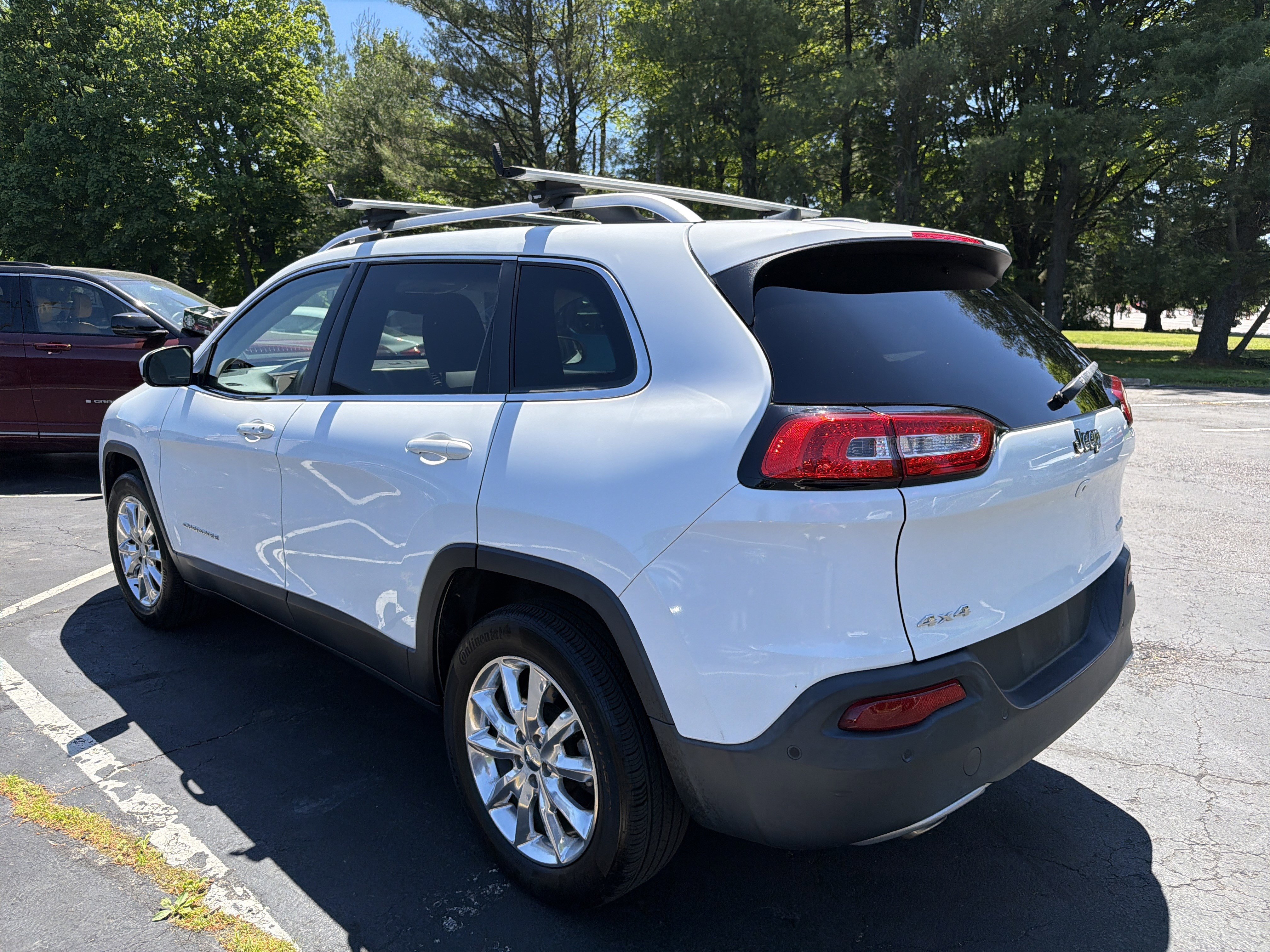 Used 2016 Jeep Cherokee Limited w/ Luxury Group AWD/4WD image 6