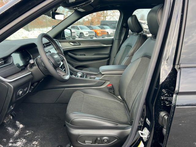 New 2026 Jeep Grand Cherokee Altitude image 4