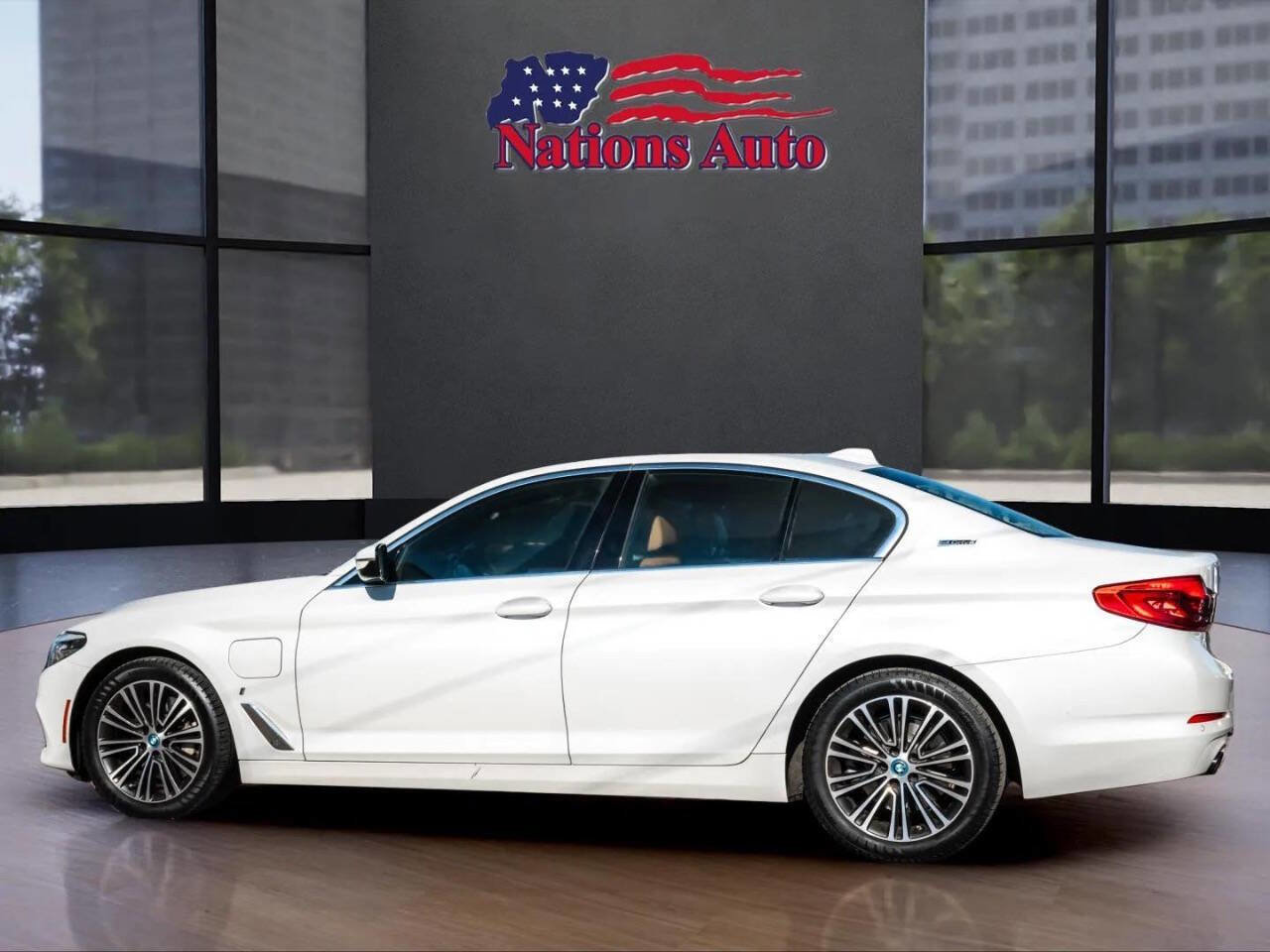 Used 2019 BMW 530e xDrive w/ Convenience Package image 2