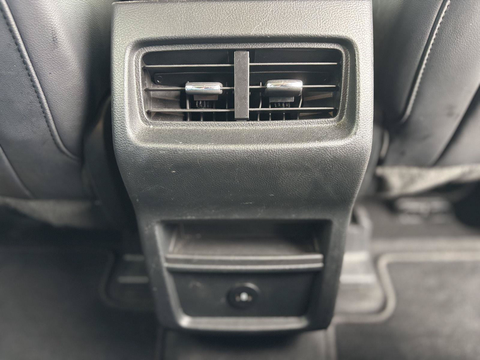 Used 2024 Ford Edge SEL AWD/4WD image 18