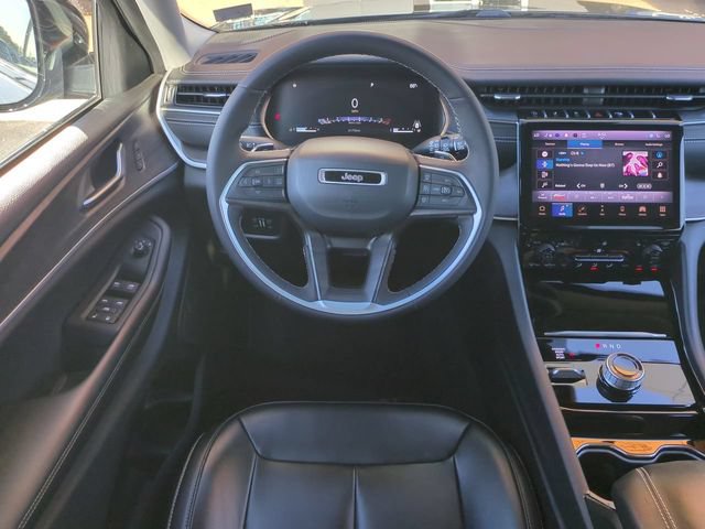 Used 2023 Jeep Grand Cherokee L Limited AWD/4WD image 16