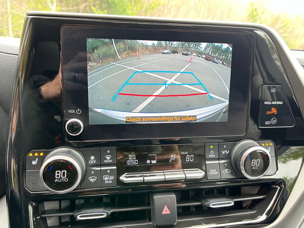 Used 2023 Toyota Highlander XLE image 19