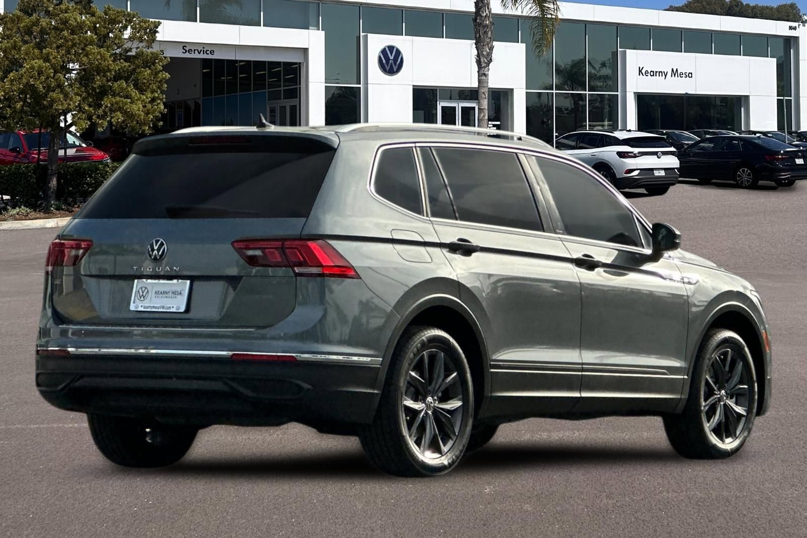 Used 2023 Volkswagen Tiguan SE image 4