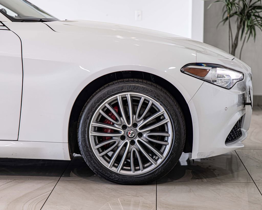 Used 2017 Alfa Romeo Giulia Ti w/ TI Lusso Light Wood Package AWD/4WD image 10